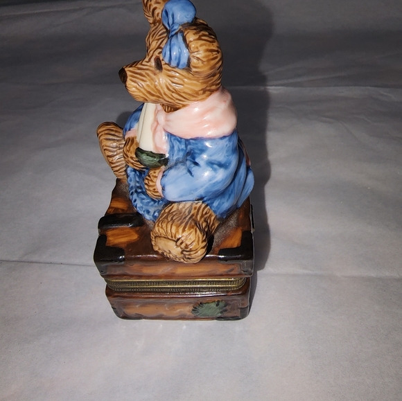 Bearware Pottery Momma Bear on Trunk with Baby - Picture 4 of 10